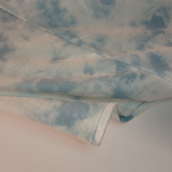 Love for humanity Large couture short sleeve light blue & white tie dye crop - Picture 4 of 10